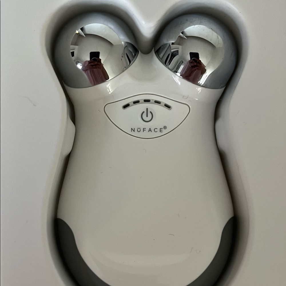 NuFace Mini Microcurrent Facial Lifting Device